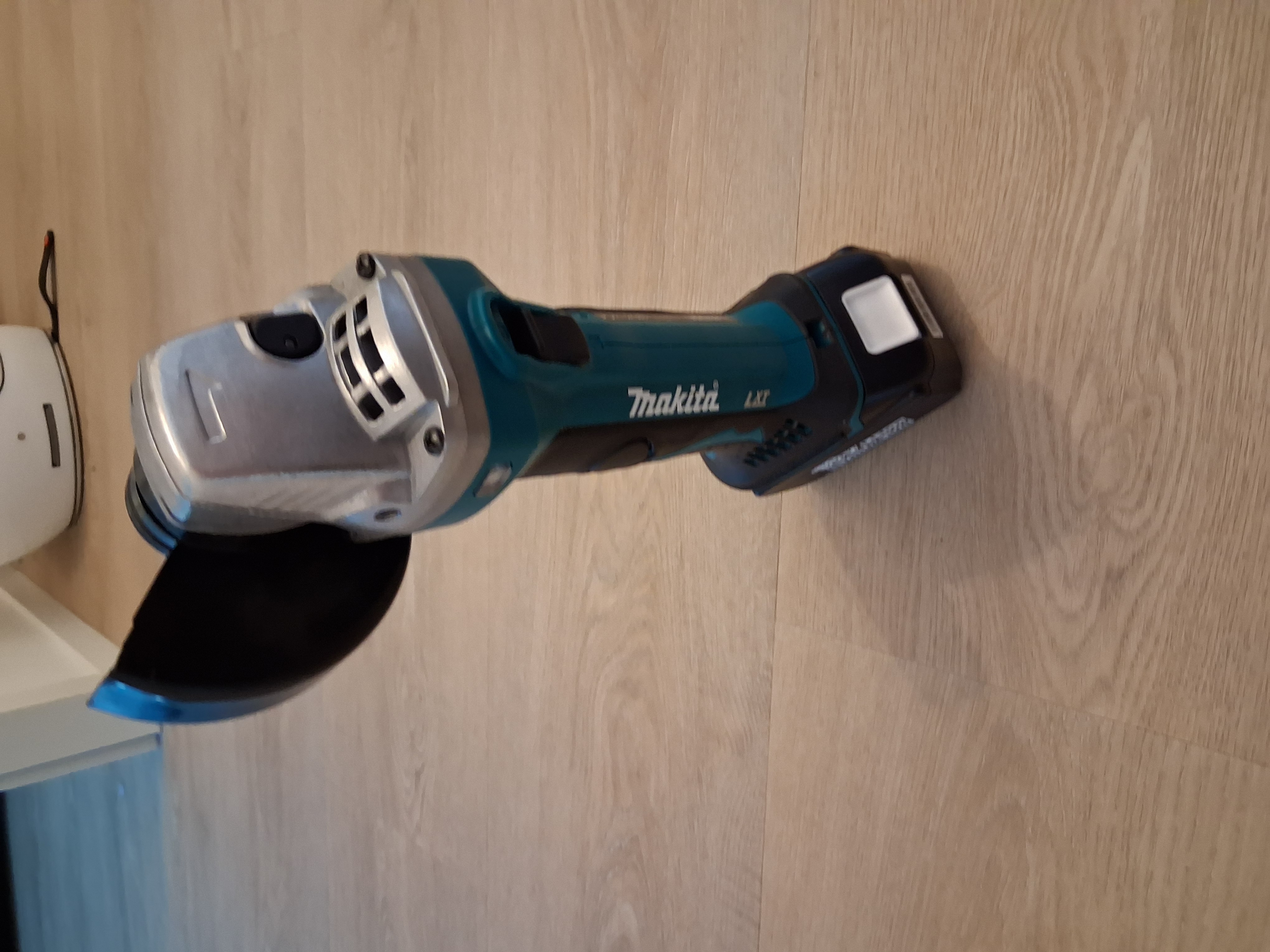 Makita flex disc cutter 18V lithium